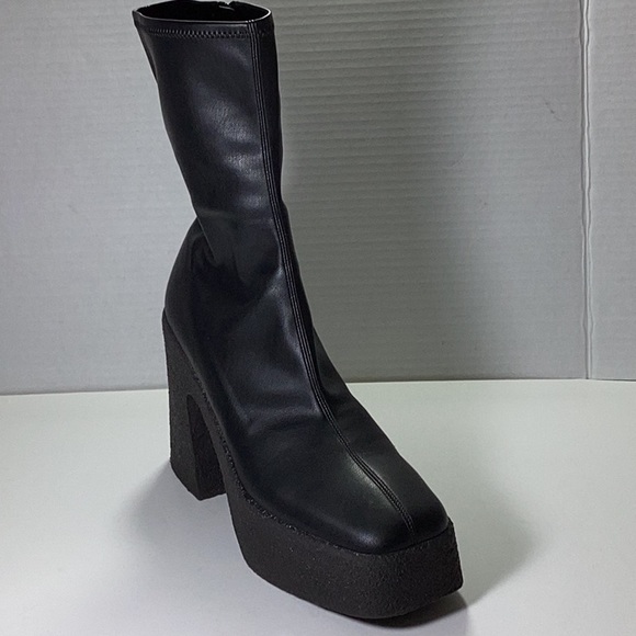 Chunky Ankle Boots
$895 - Picture 5 of 13